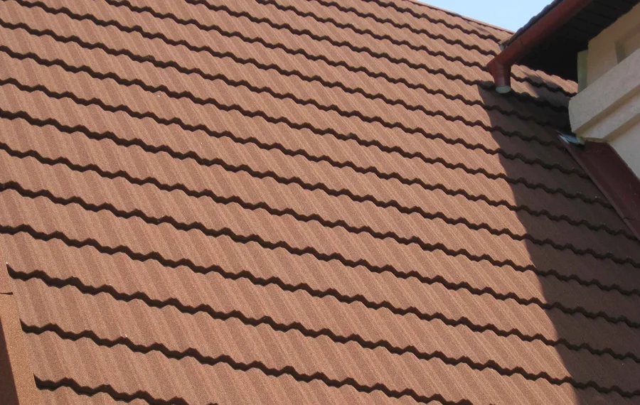 Techo instalado con tejas BUILDEX Classic color terracota